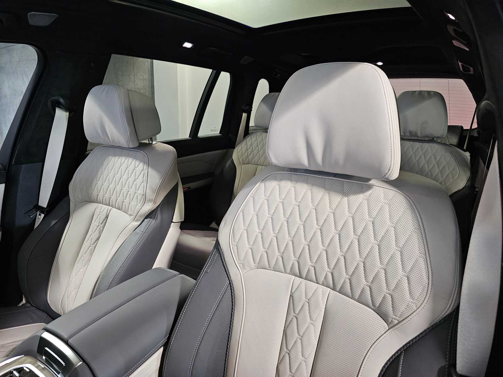 Thumbnail: 2026 BMW X7 - 34