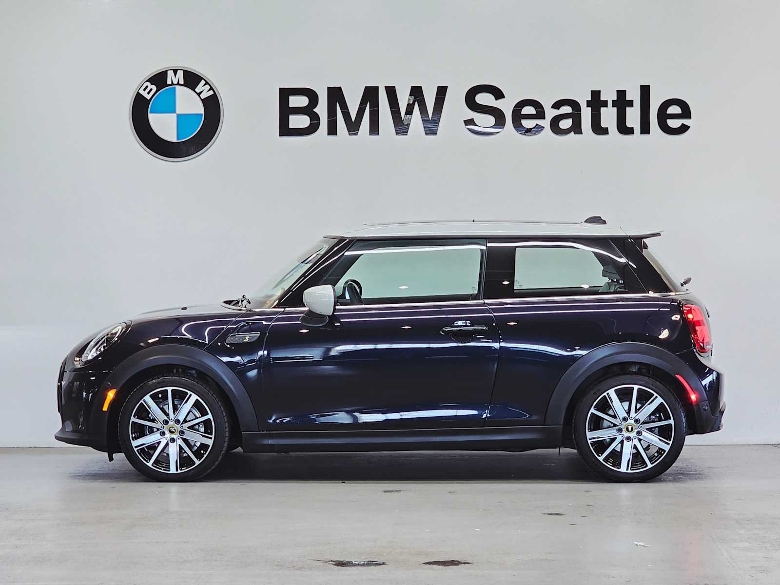 Thumbnail: 2024 MINI Cooper Hardtop - 3