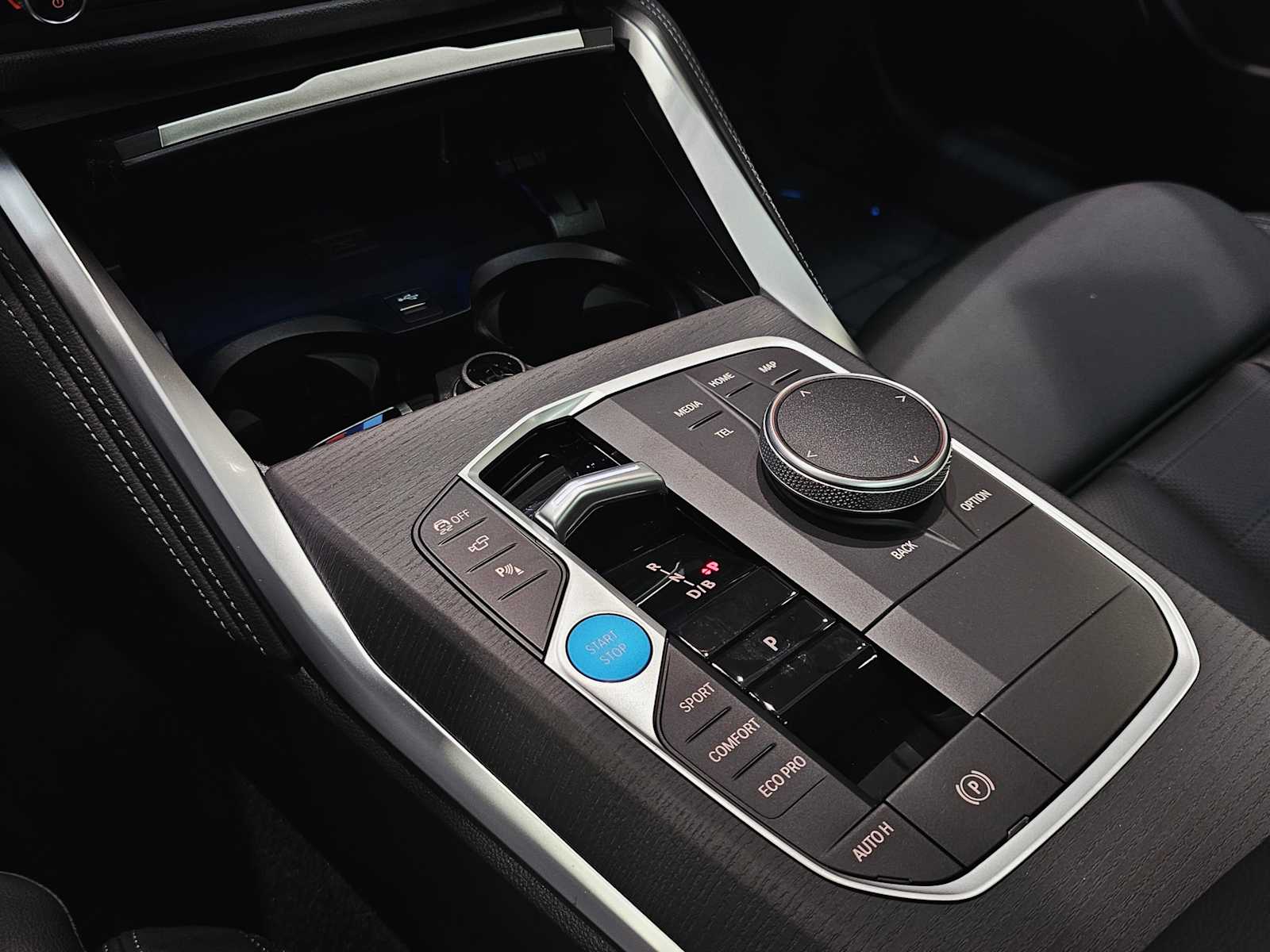 Thumbnail: 2025 BMW i4 - 17