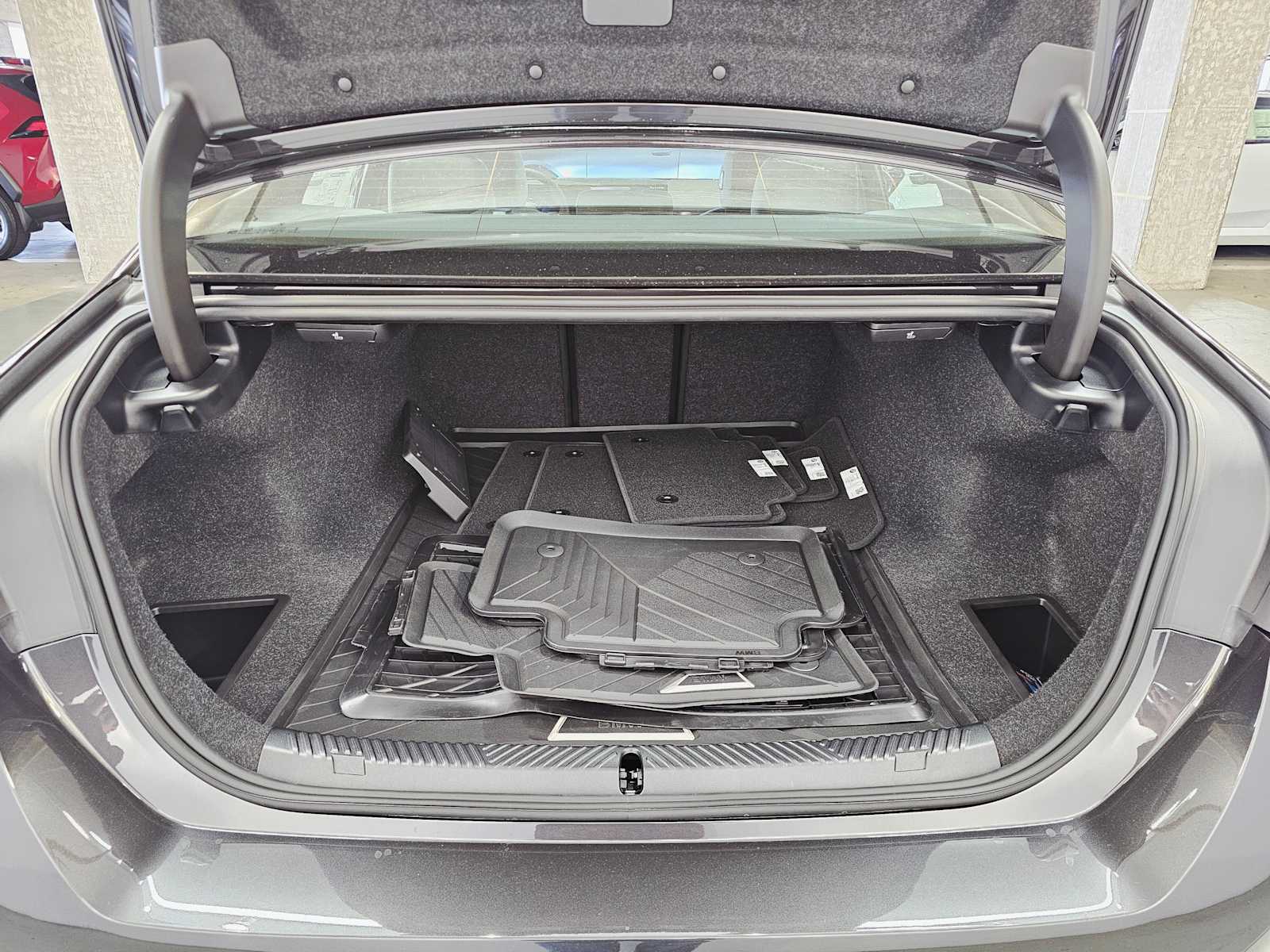 Thumbnail: 2026 BMW i5 - 28