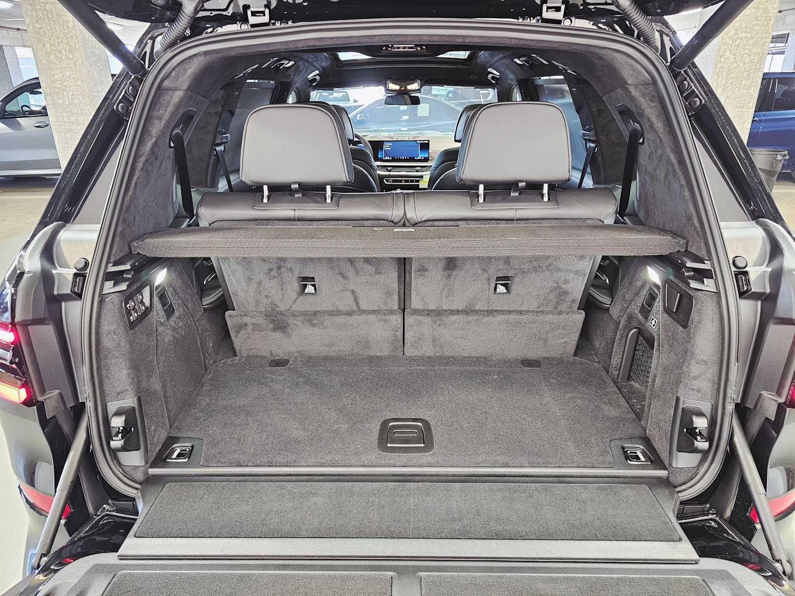 Thumbnail: 2026 BMW X7 - 29