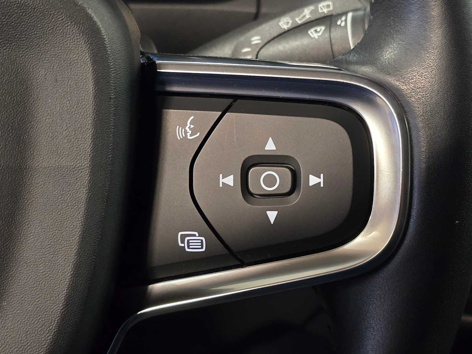 Thumbnail: 2019 Volvo XC40 - 21