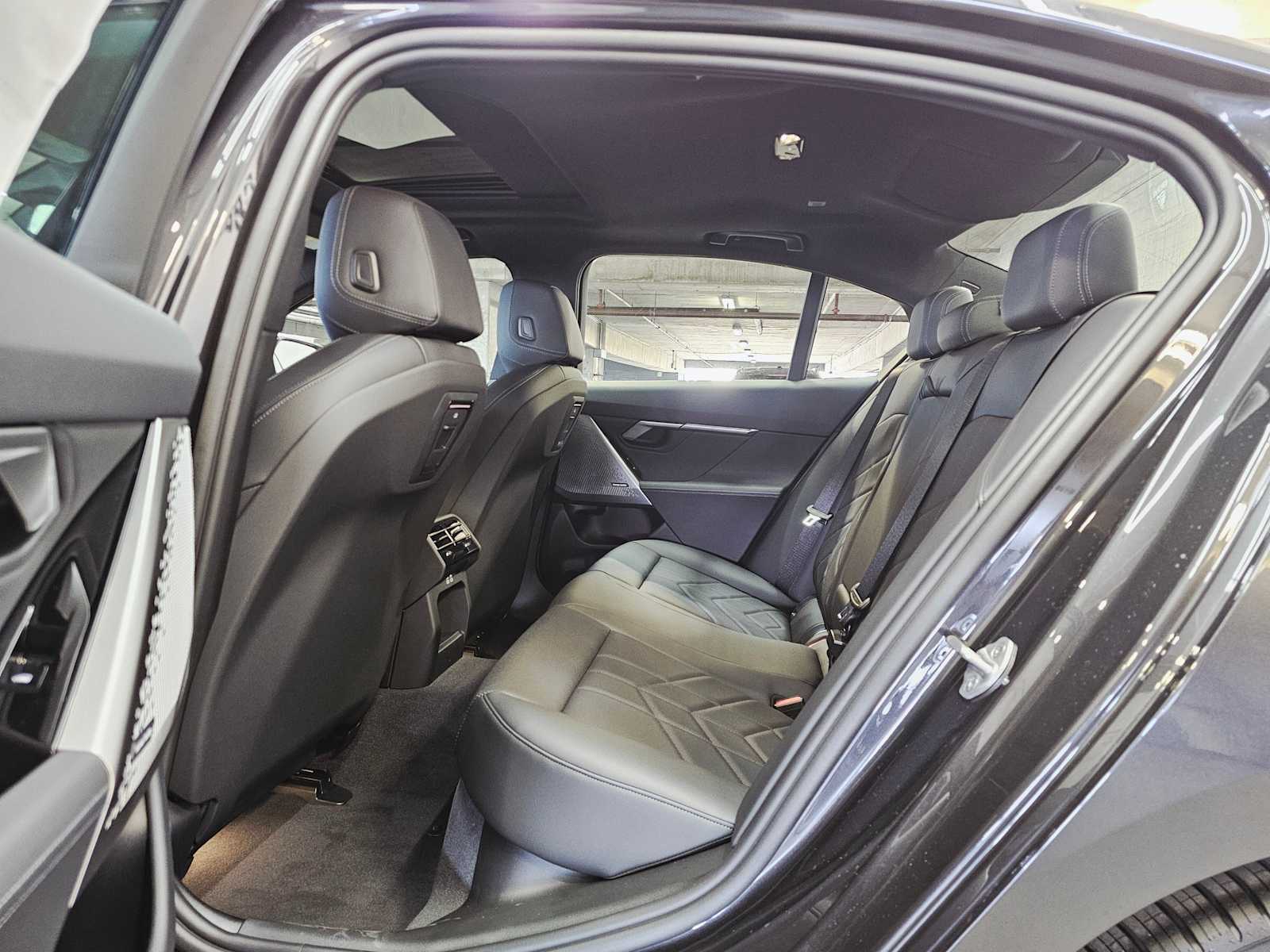 Thumbnail: 2026 BMW i5 - 25