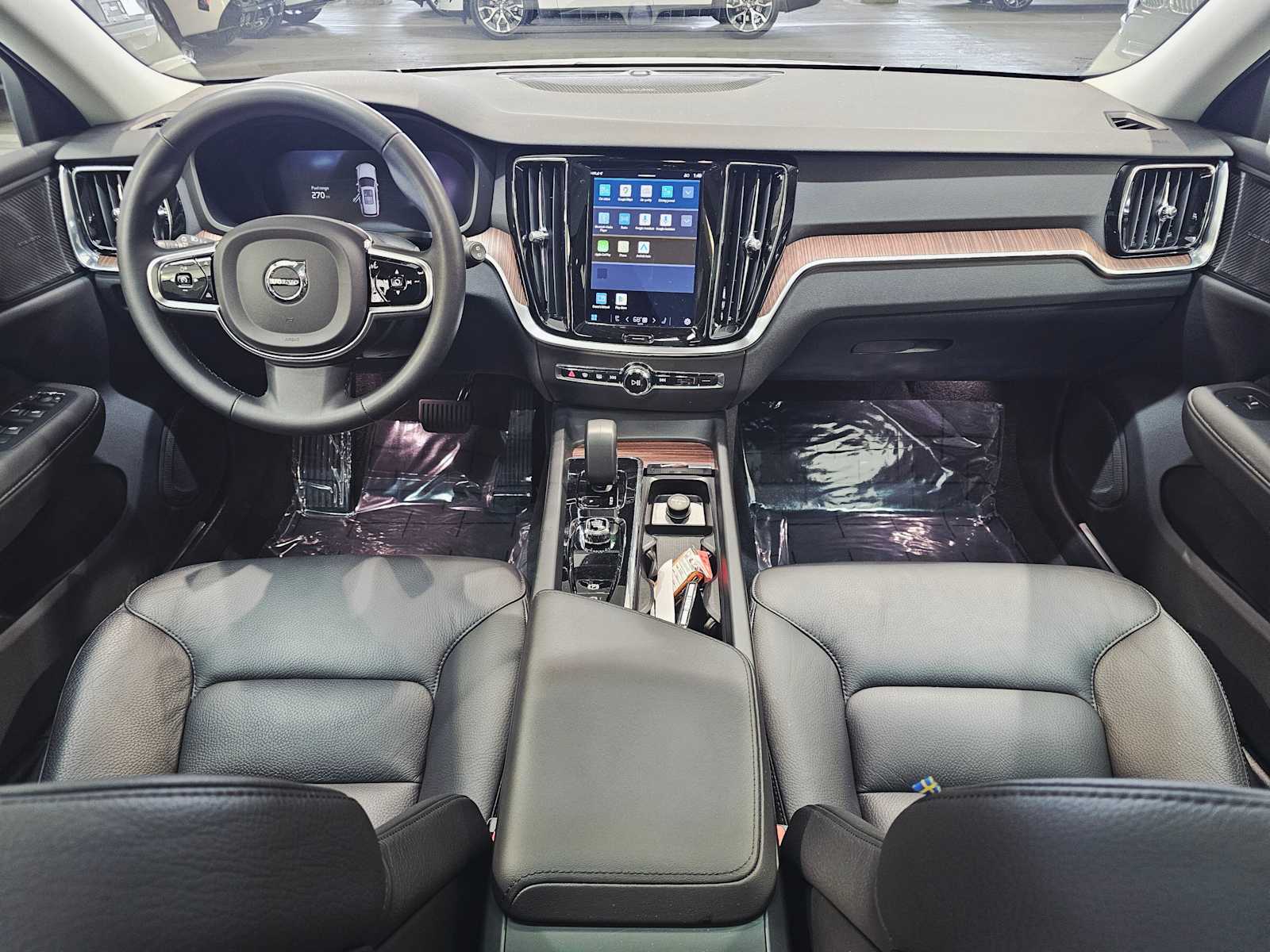 Thumbnail: 2023 Volvo S60 - 10