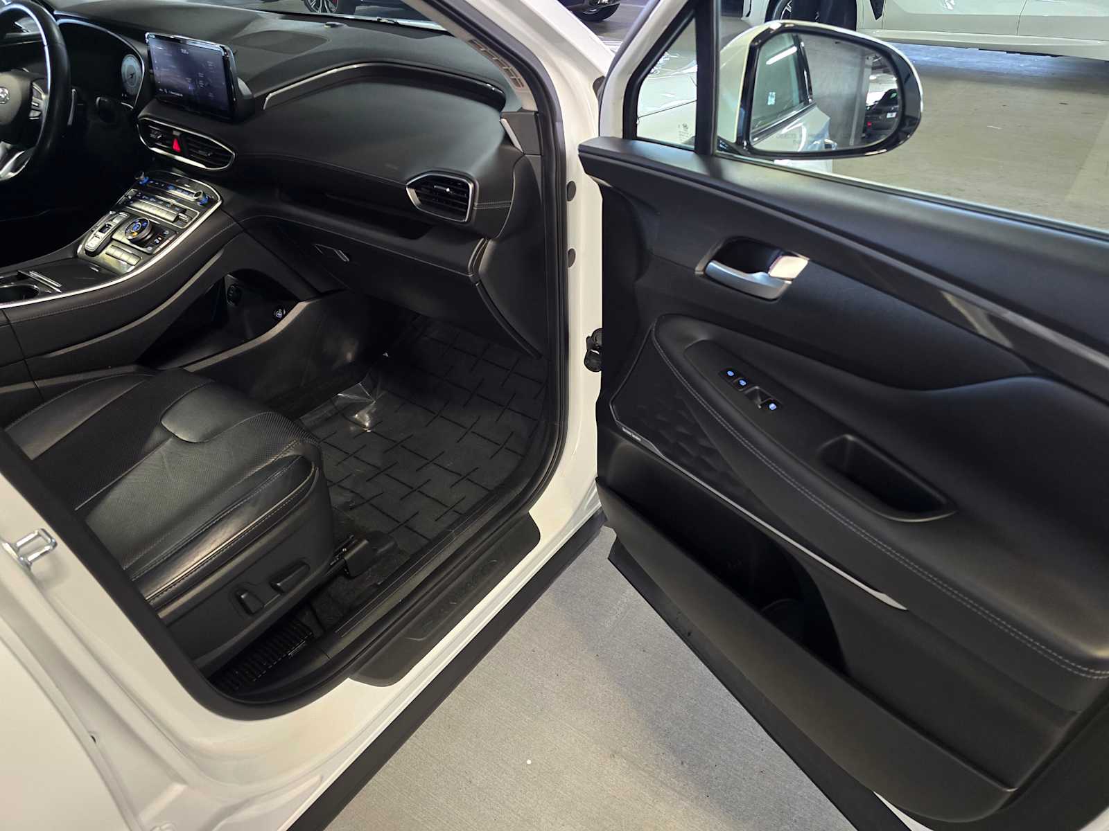 Thumbnail: 2022 Hyundai Santa Fe - 32