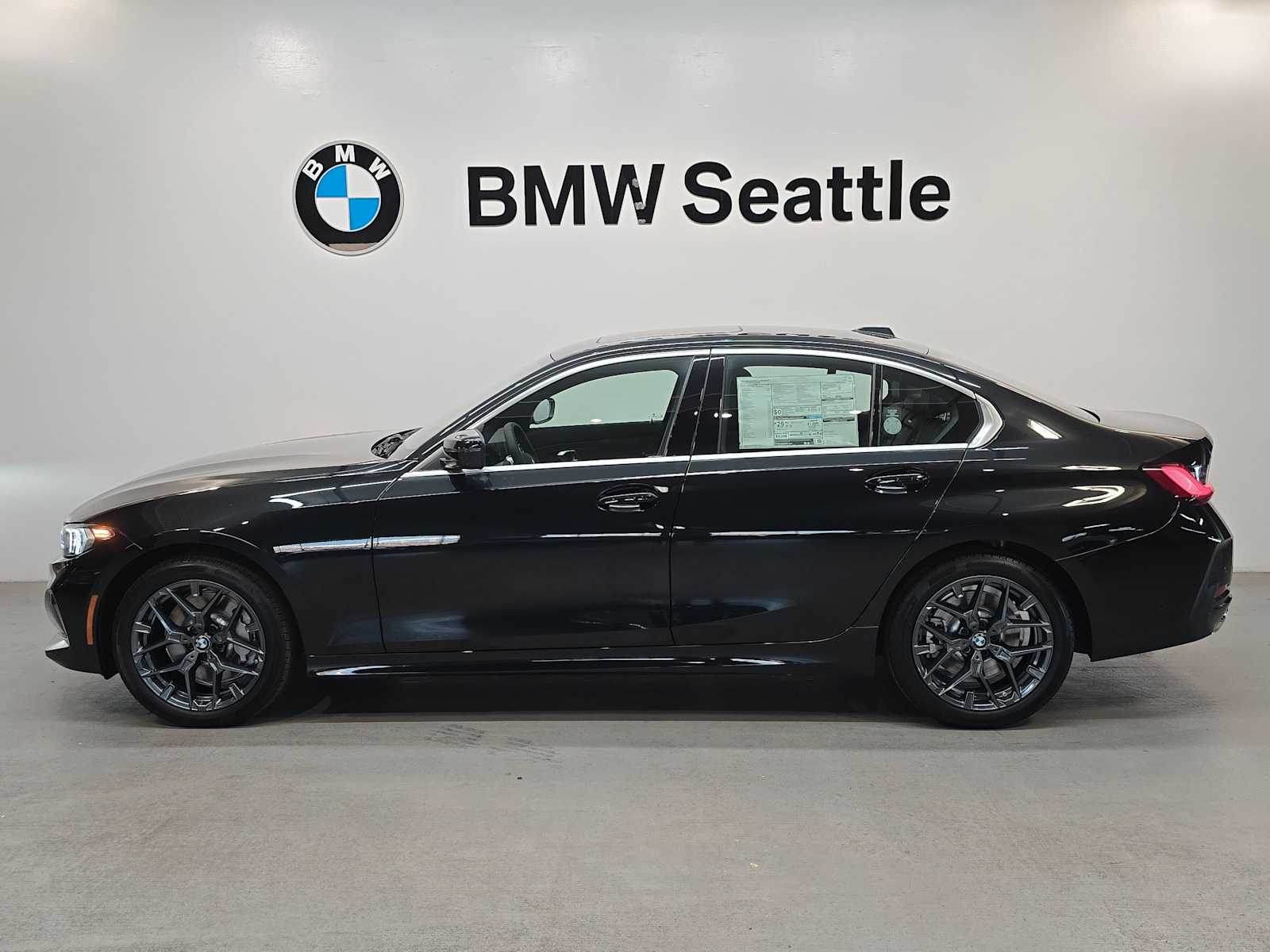 Thumbnail: 2025 BMW 3 Series - 3