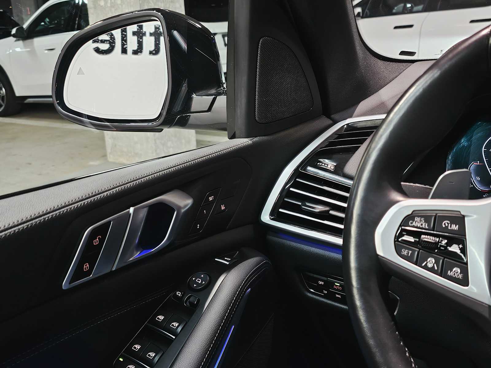 Thumbnail: 2022 BMW X5 - 22