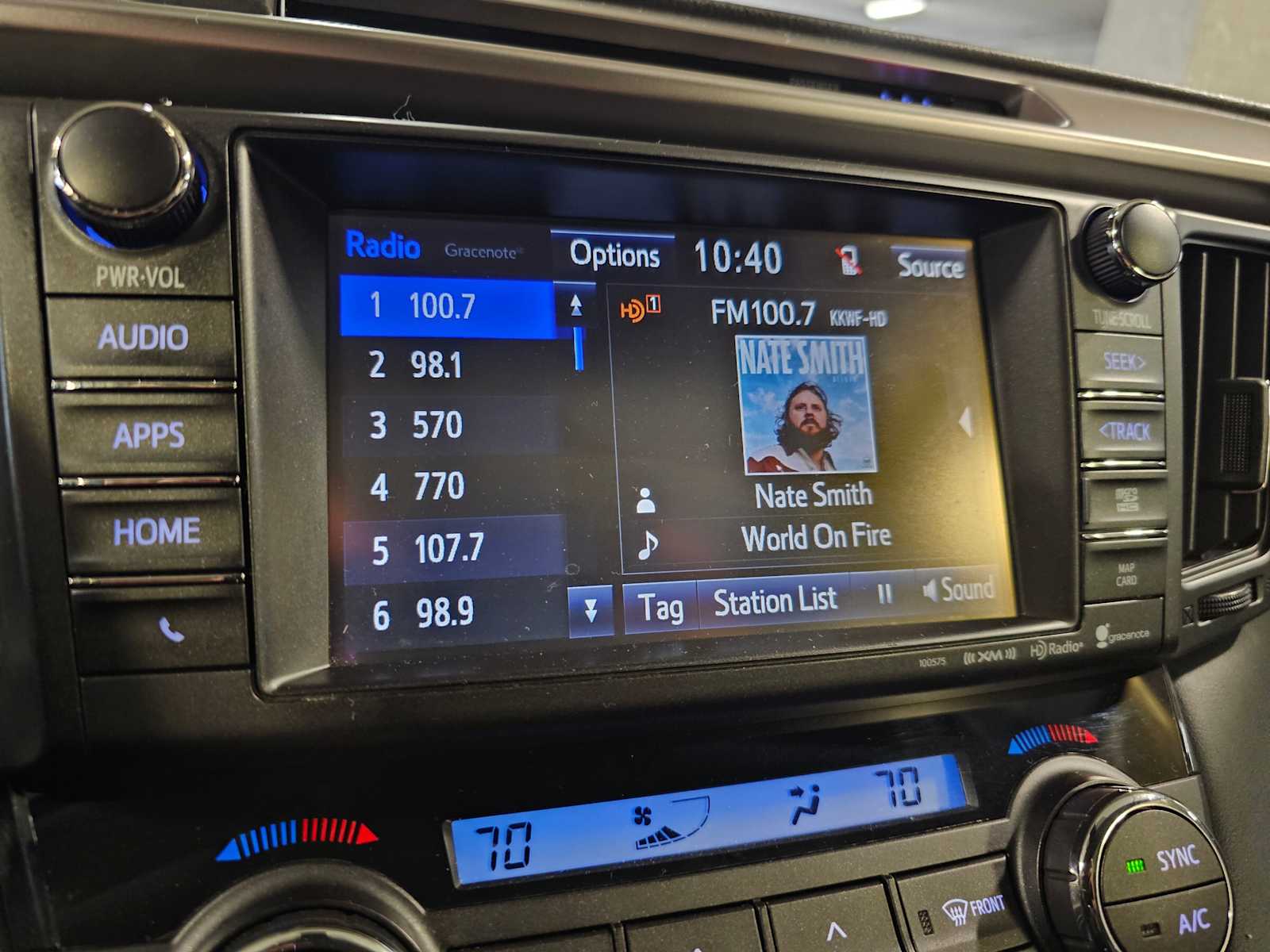 Thumbnail: 2018 Toyota RAV4 - 15