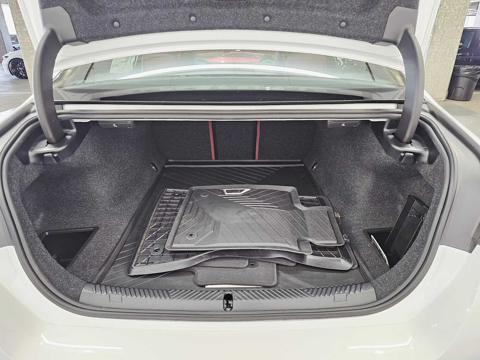 Thumbnail: 2026 BMW i5 - 28