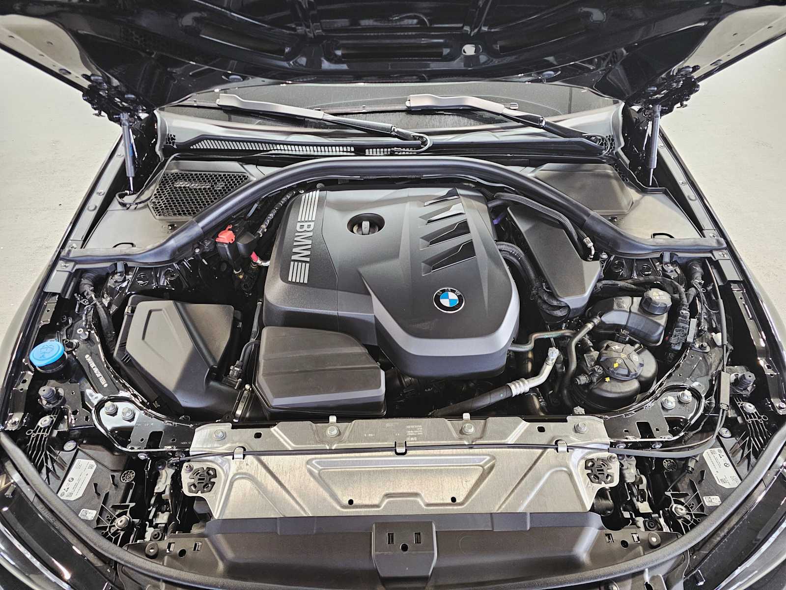 Thumbnail: 2025 BMW 3 Series - 9