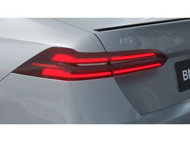 Thumbnail: 2027 BMW i5 - 8