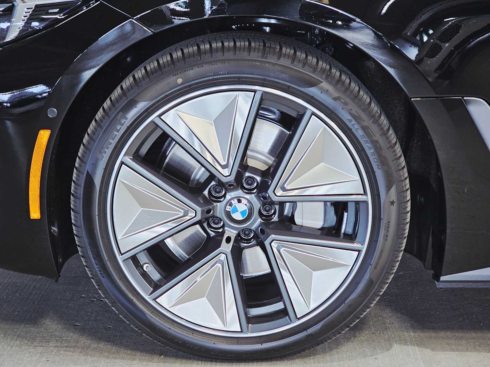 Thumbnail: 2025 BMW i4 - 8