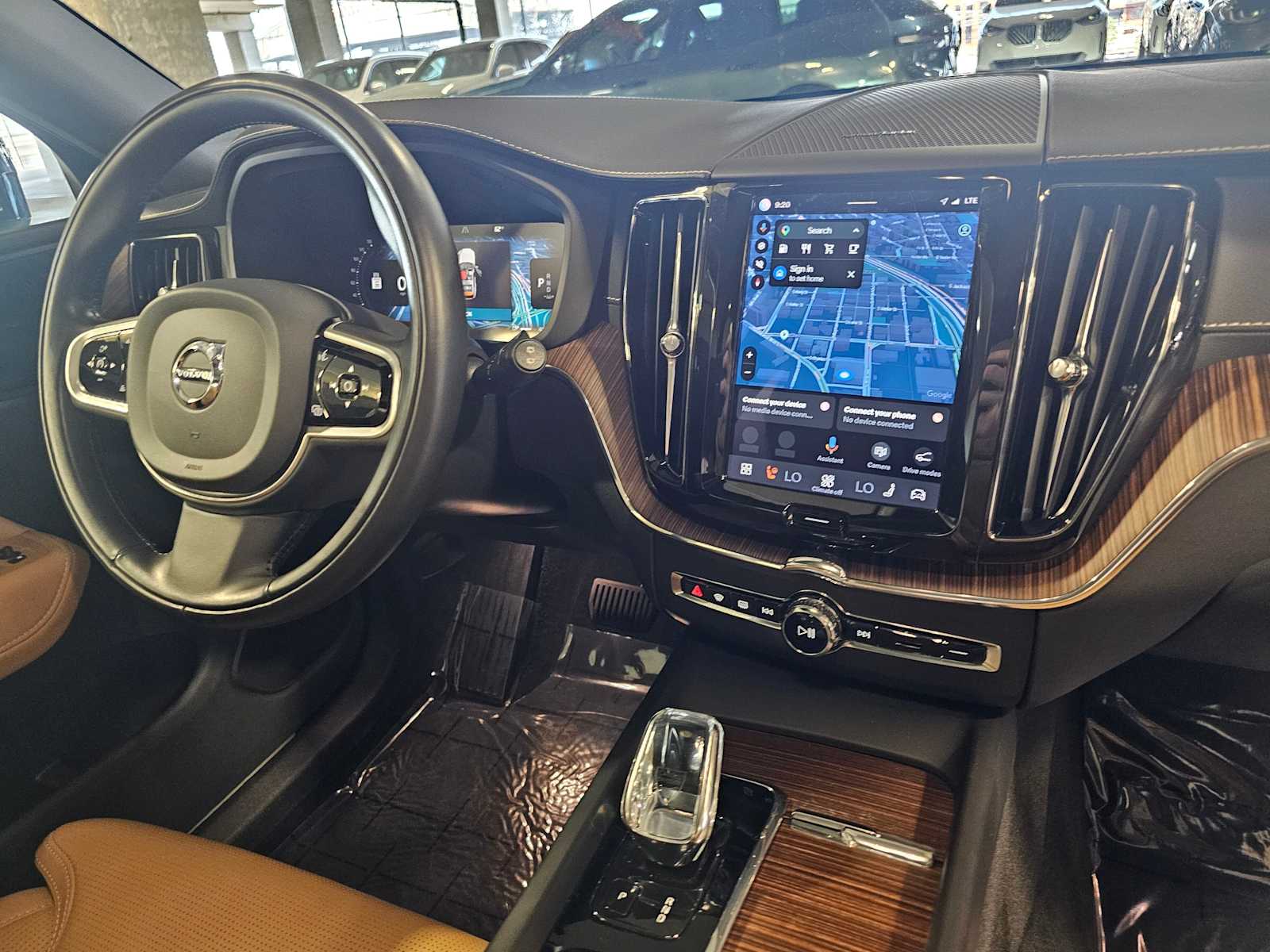 Thumbnail: 2022 Volvo XC60 - 36