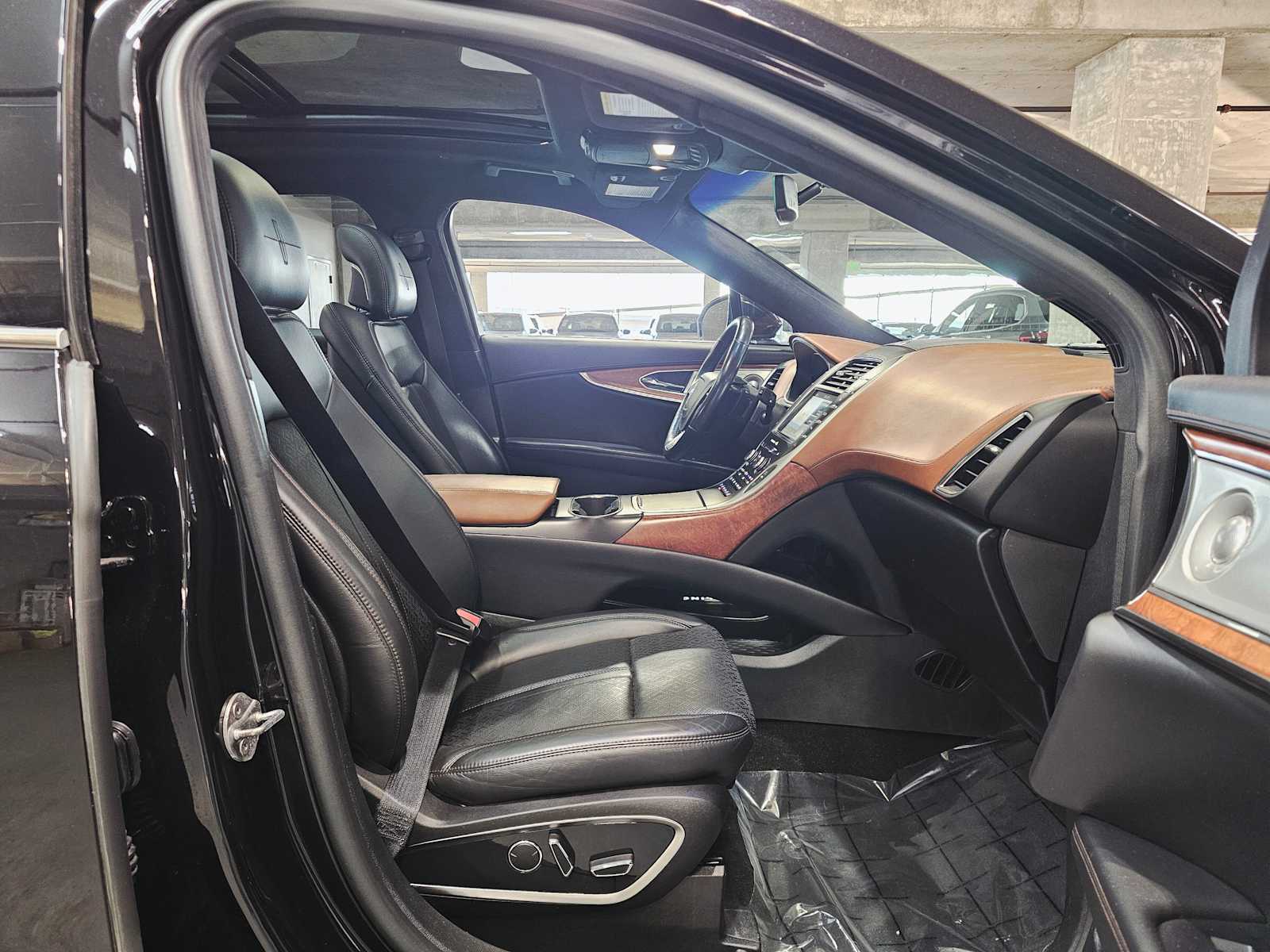 Thumbnail: 2019 Lincoln Nautilus - 27