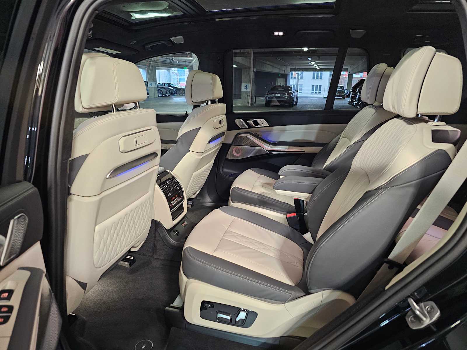 Thumbnail: 2026 BMW X7 - 37