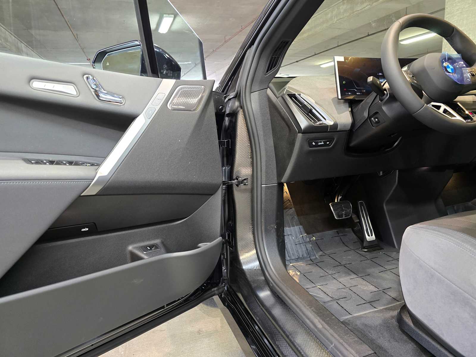 Thumbnail: 2026 BMW iX - 23