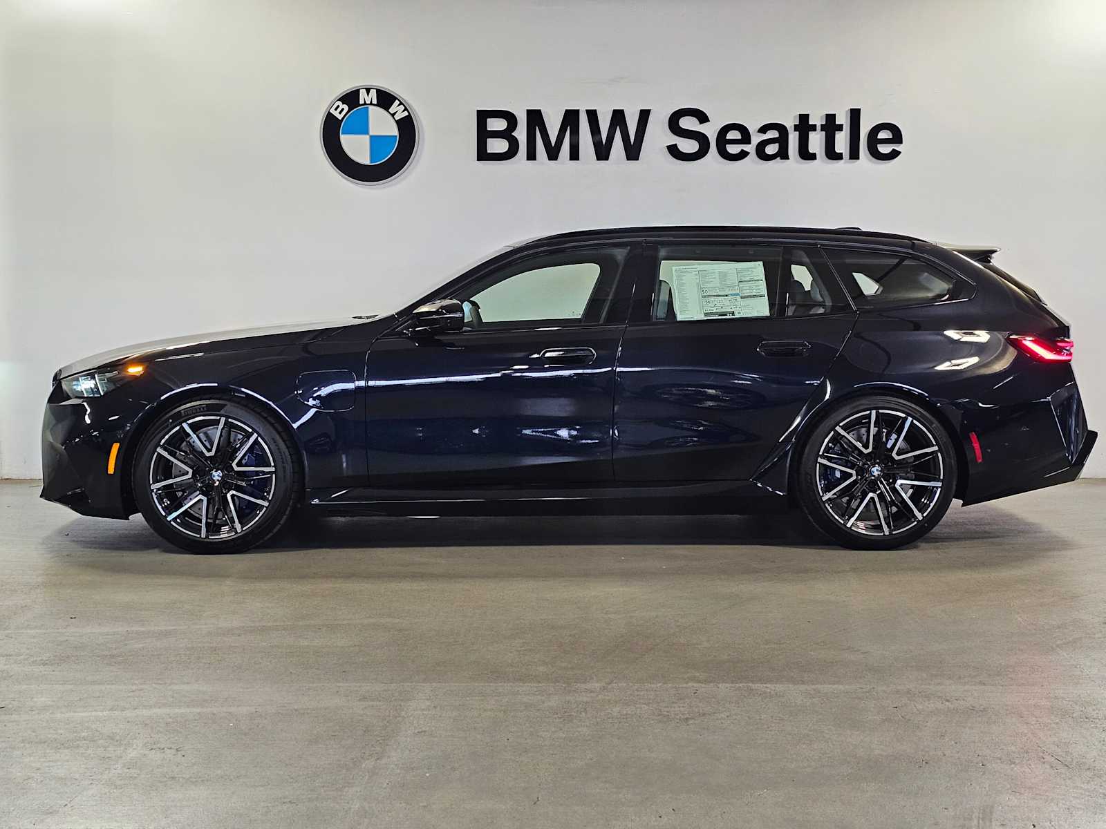 Thumbnail: 2027 BMW M5 - 3