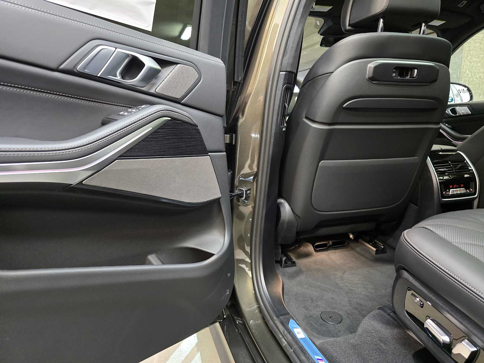 Thumbnail: 2026 BMW X7 - 26