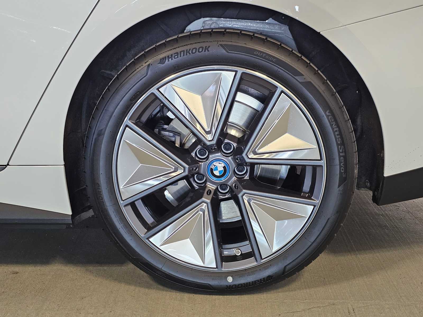 Thumbnail: 2023 BMW i4 - 8