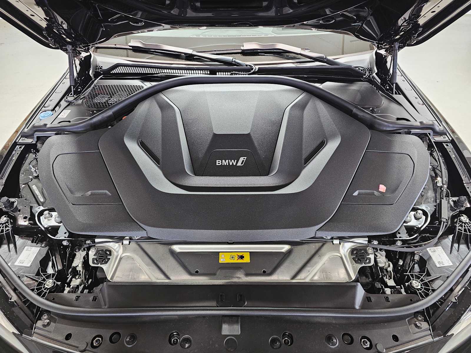 Thumbnail: 2025 BMW i4 - 9