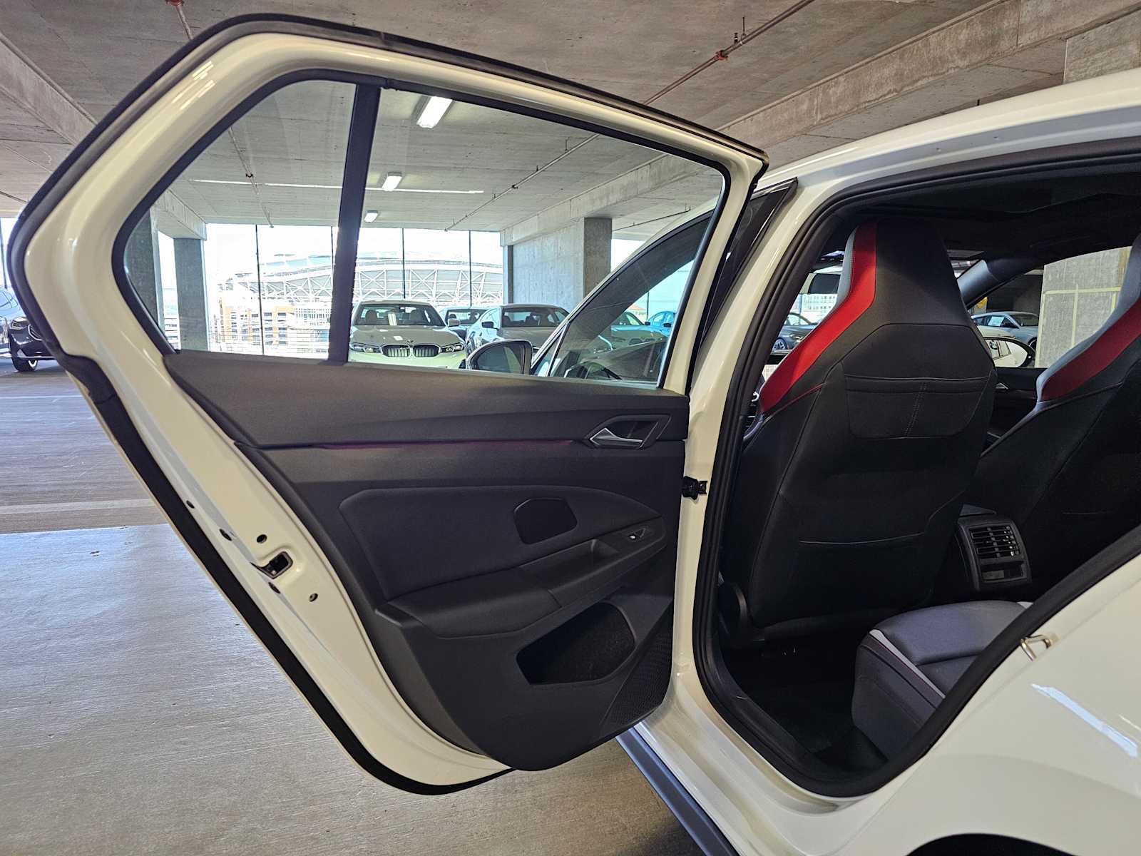 Thumbnail: 2024 Volkswagen Golf - 32