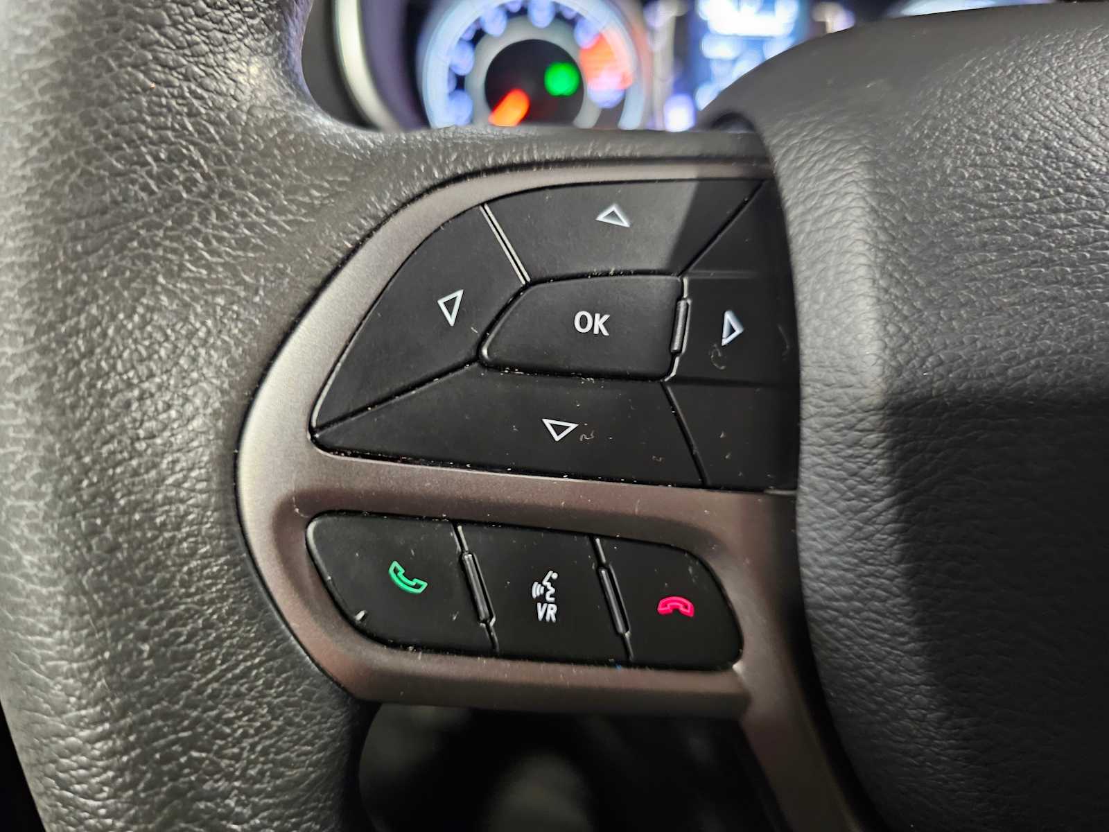 Thumbnail: 2020 Jeep Cherokee - 20