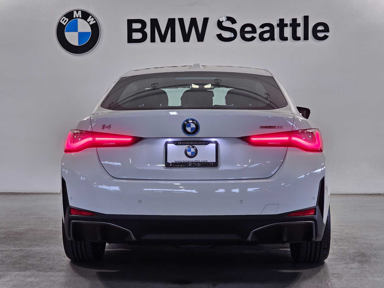 Thumbnail: 2023 BMW i4 - 4