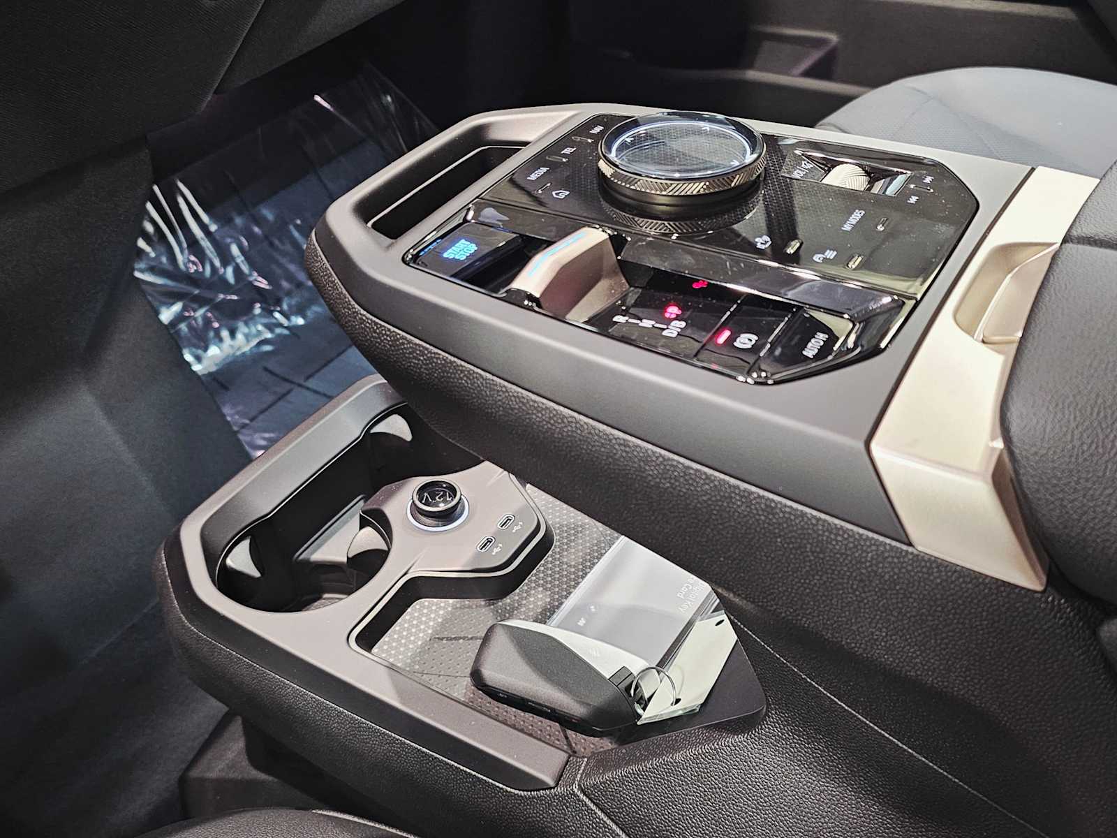 Thumbnail: 2026 BMW iX - 17