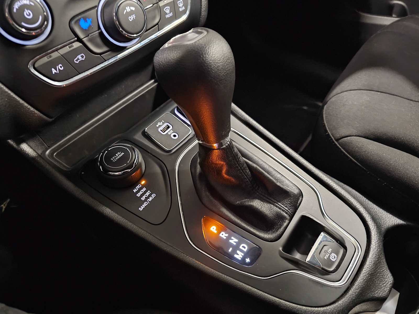 Thumbnail: 2020 Jeep Cherokee - 21