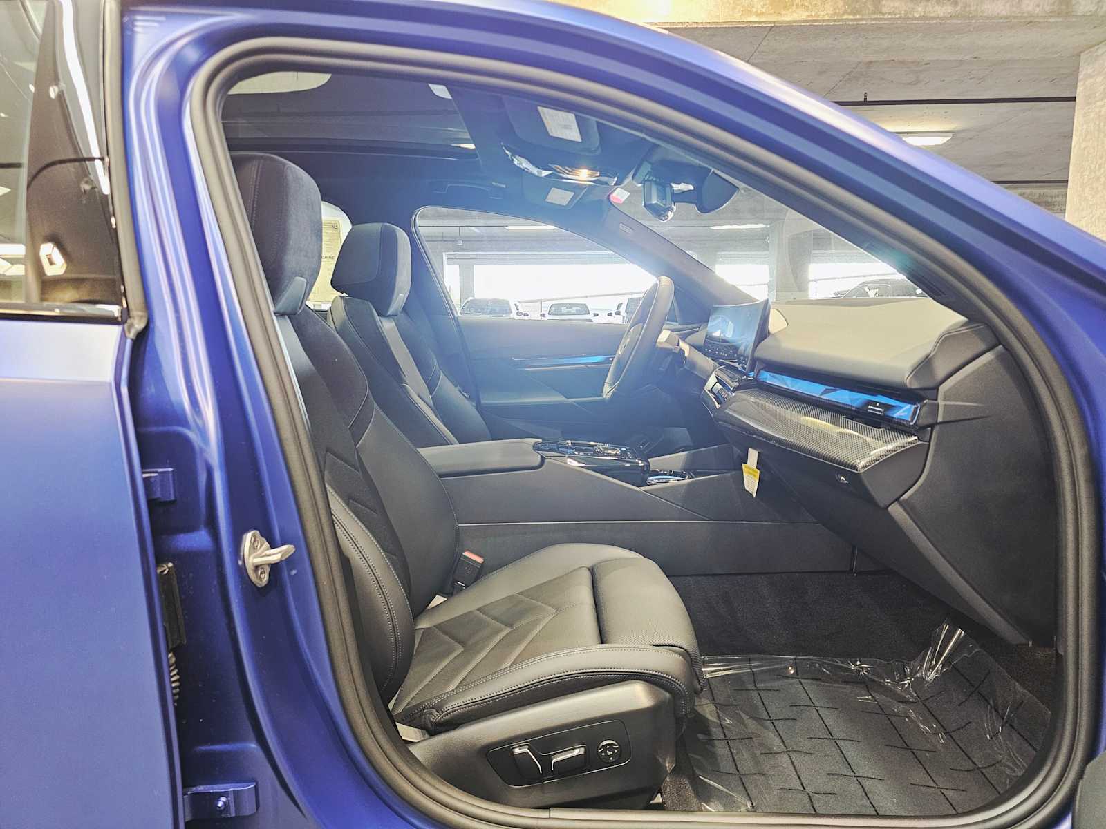 Thumbnail: 2025 BMW i5 - 27