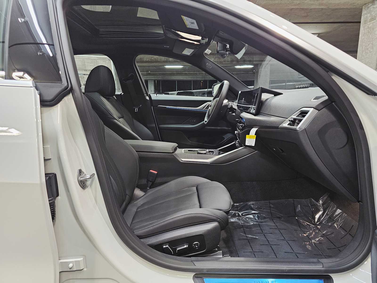 Thumbnail: 2025 BMW i4 - 27