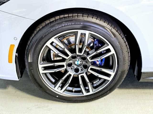 Thumbnail: 2025 BMW 5 Series - 8