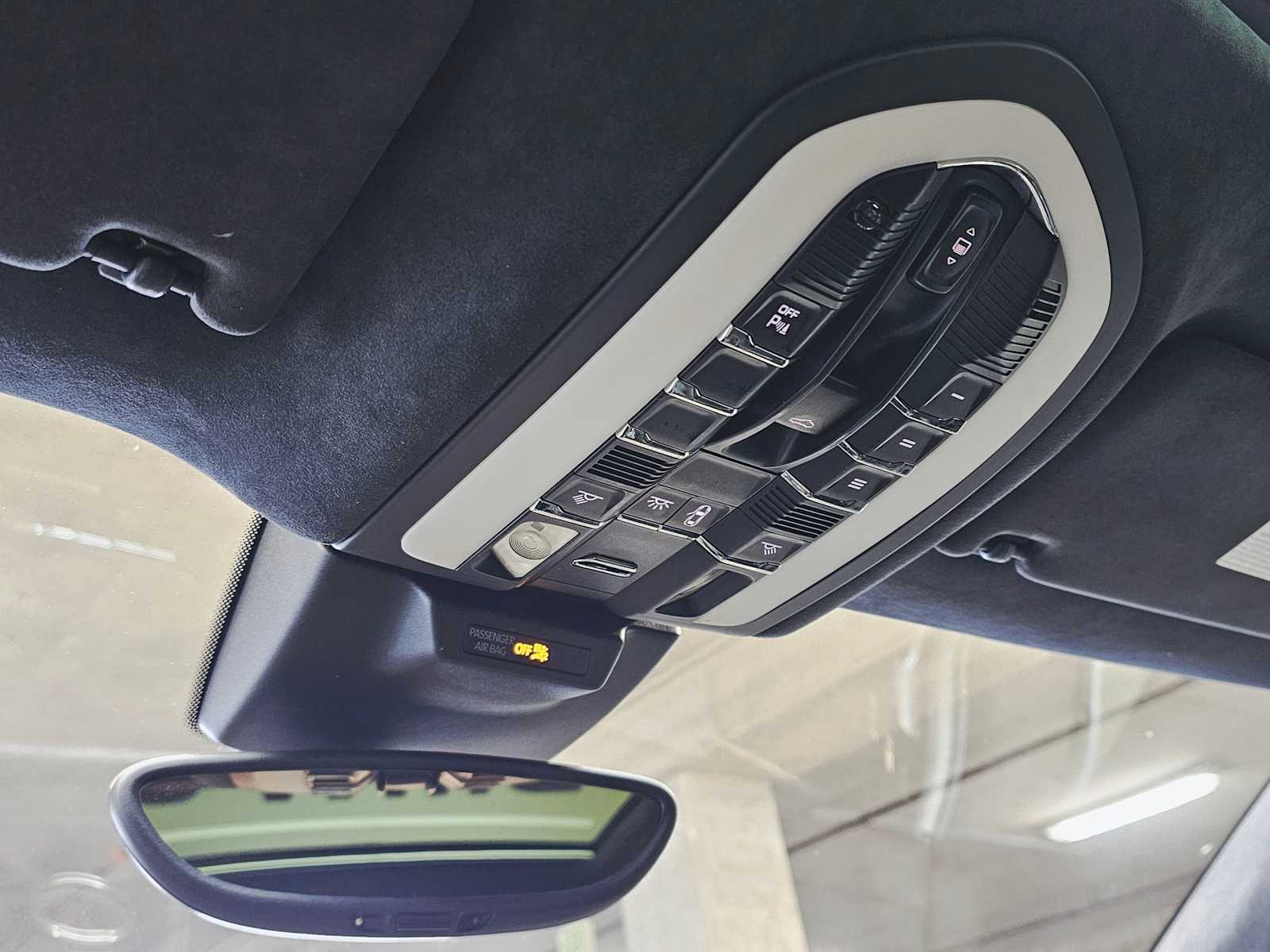 Thumbnail: 2016 Porsche Macan - 21