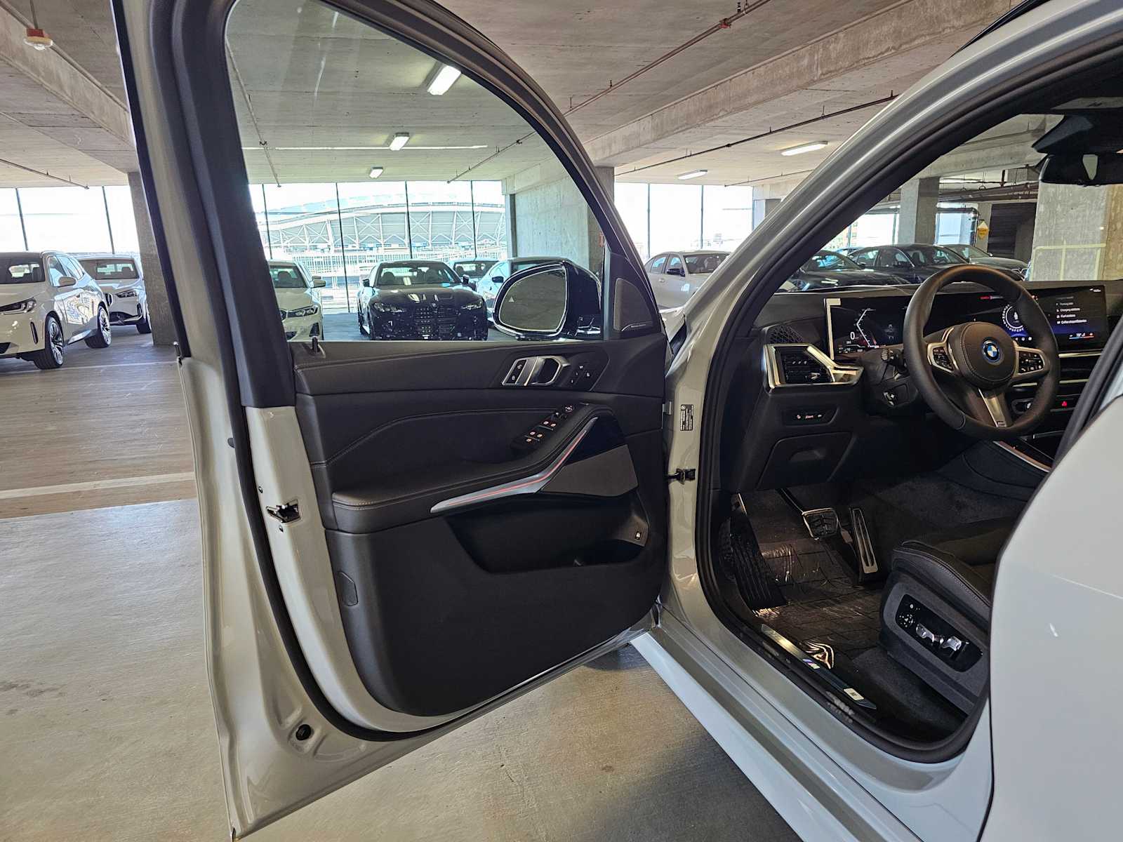 Thumbnail: 2026 BMW X5 - 32