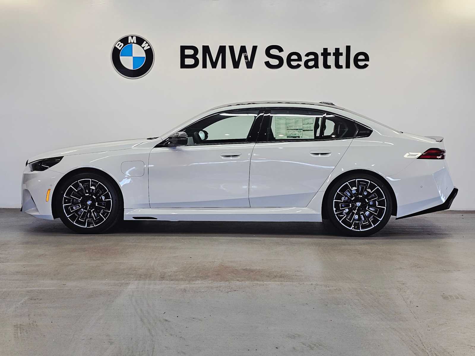 Thumbnail: 2026 BMW M5 - 3