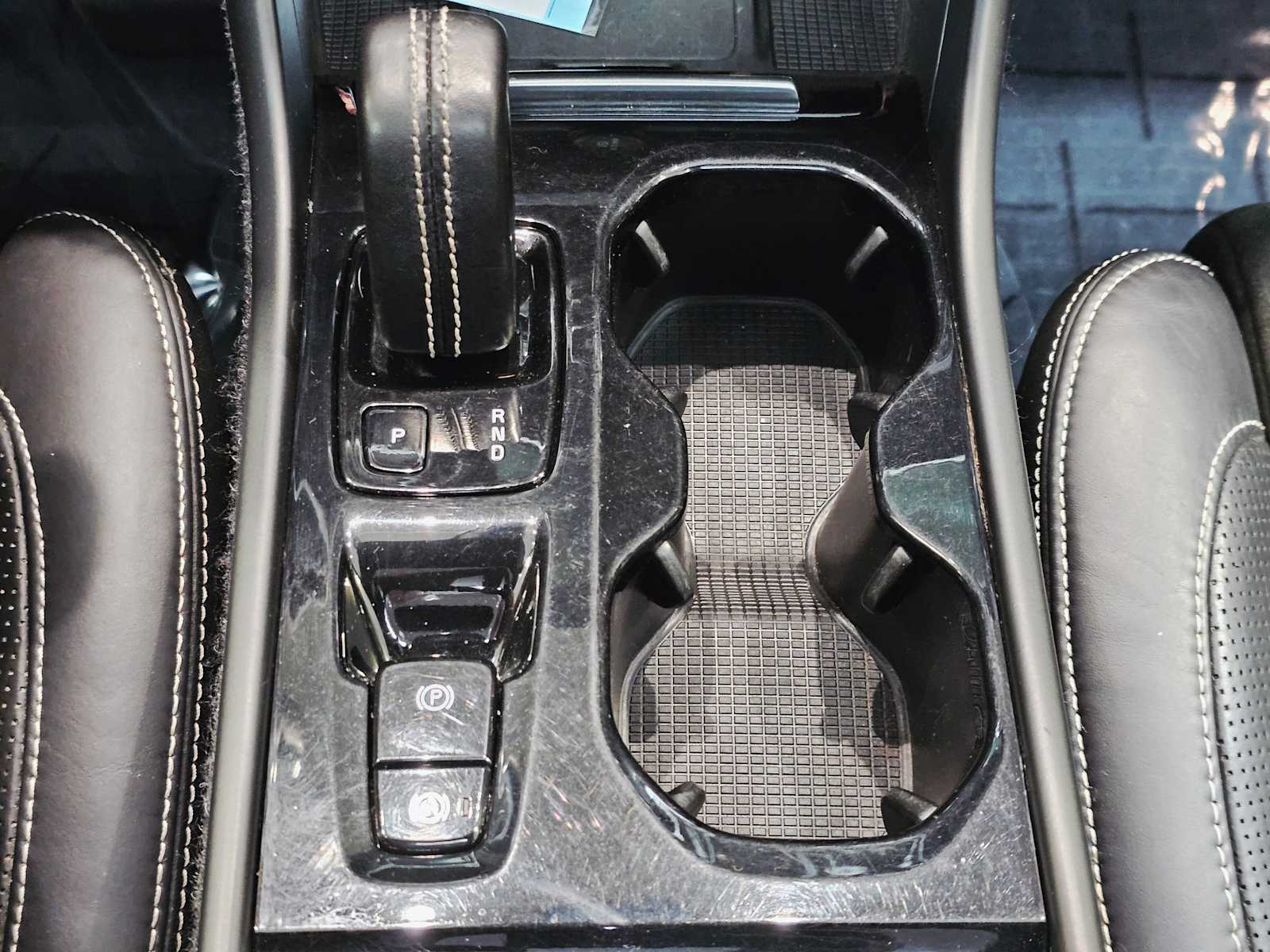 Thumbnail: 2020 Volvo XC40 - 18