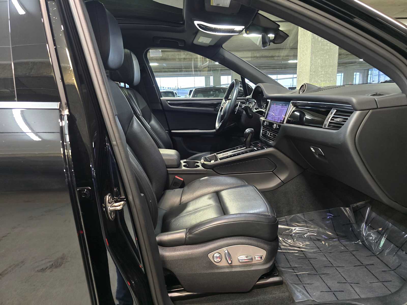 Thumbnail: 2024 Porsche Macan - 32