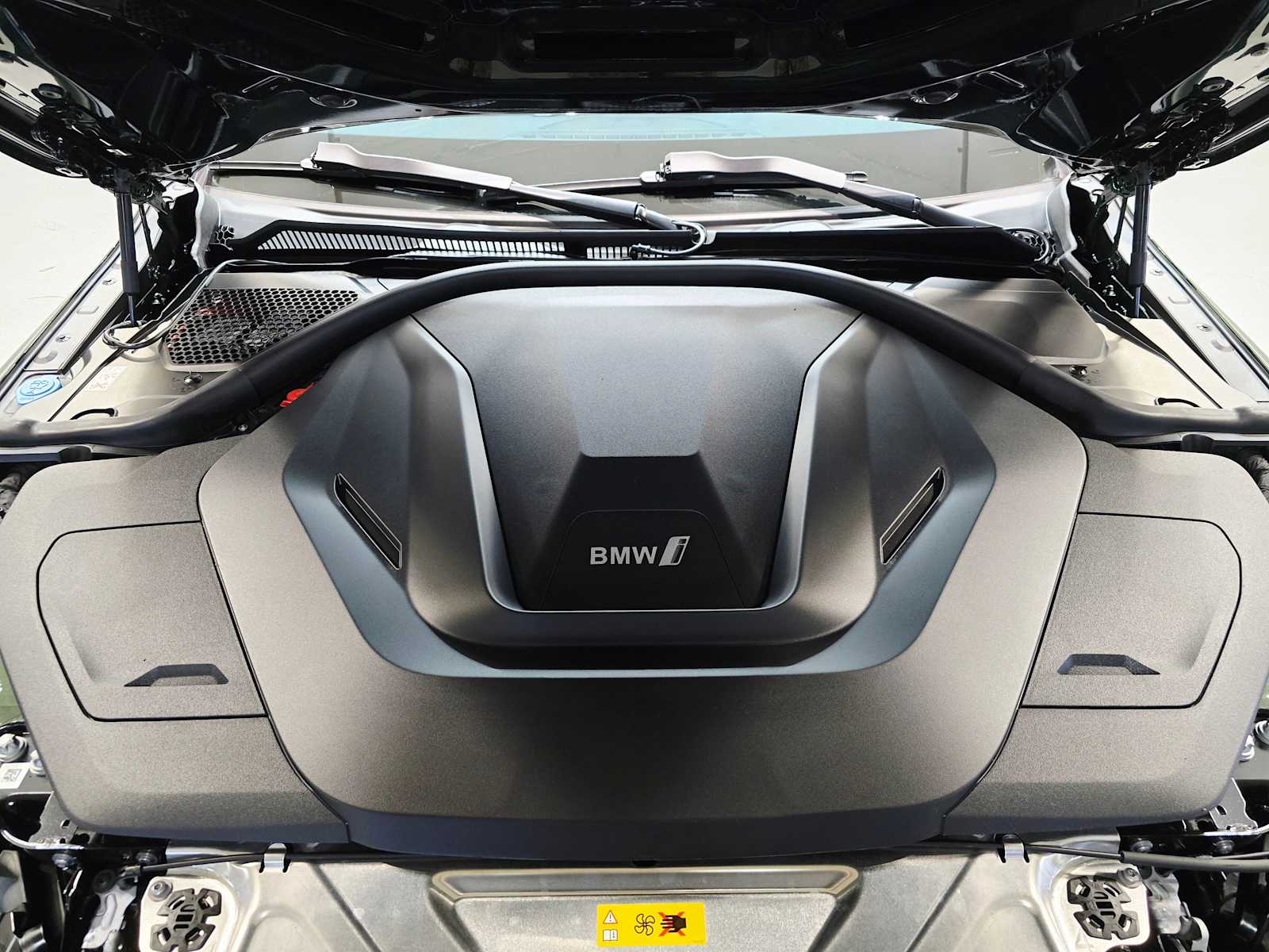 Thumbnail: 2023 BMW i4 - 9