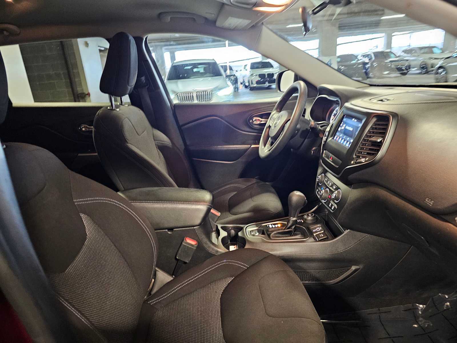 Thumbnail: 2020 Jeep Cherokee - 37