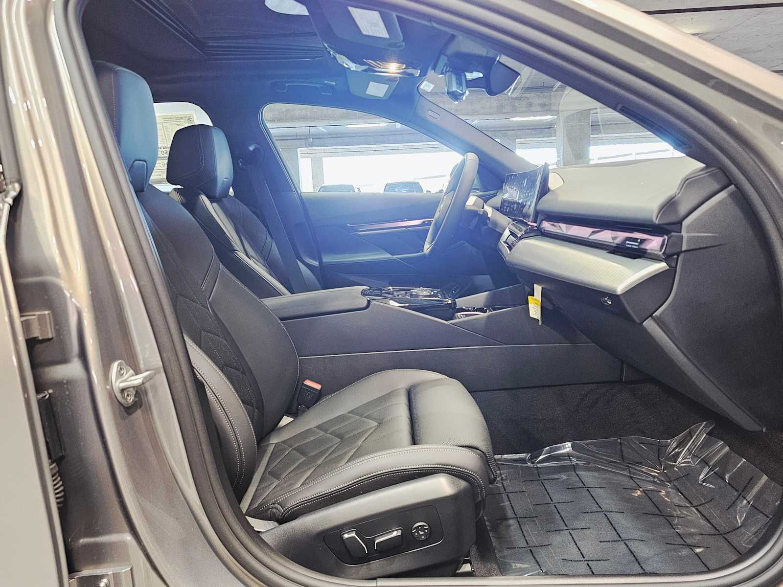 Thumbnail: 2026 BMW i5 - 26