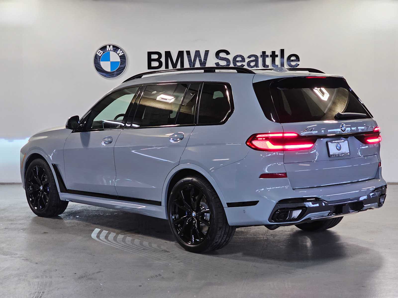 Thumbnail: 2026 BMW X7 - 4