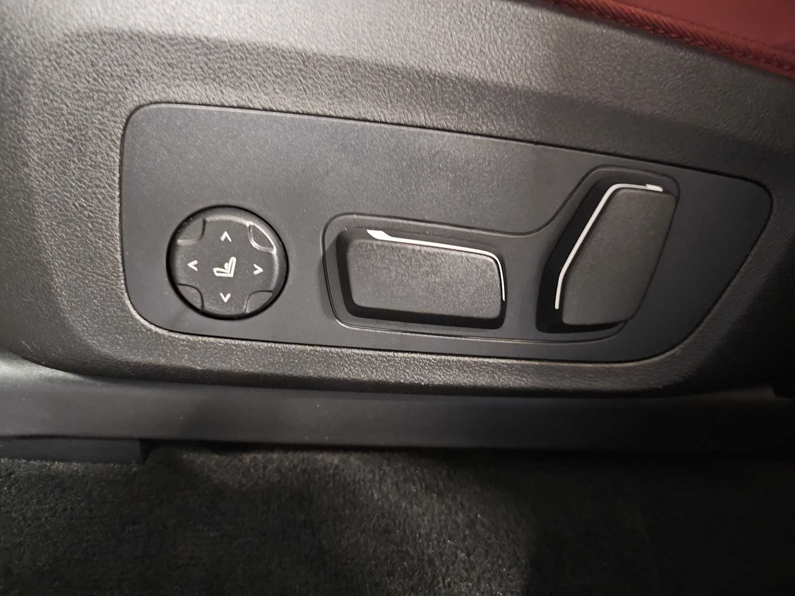 Thumbnail: 2025 BMW X4 - 29