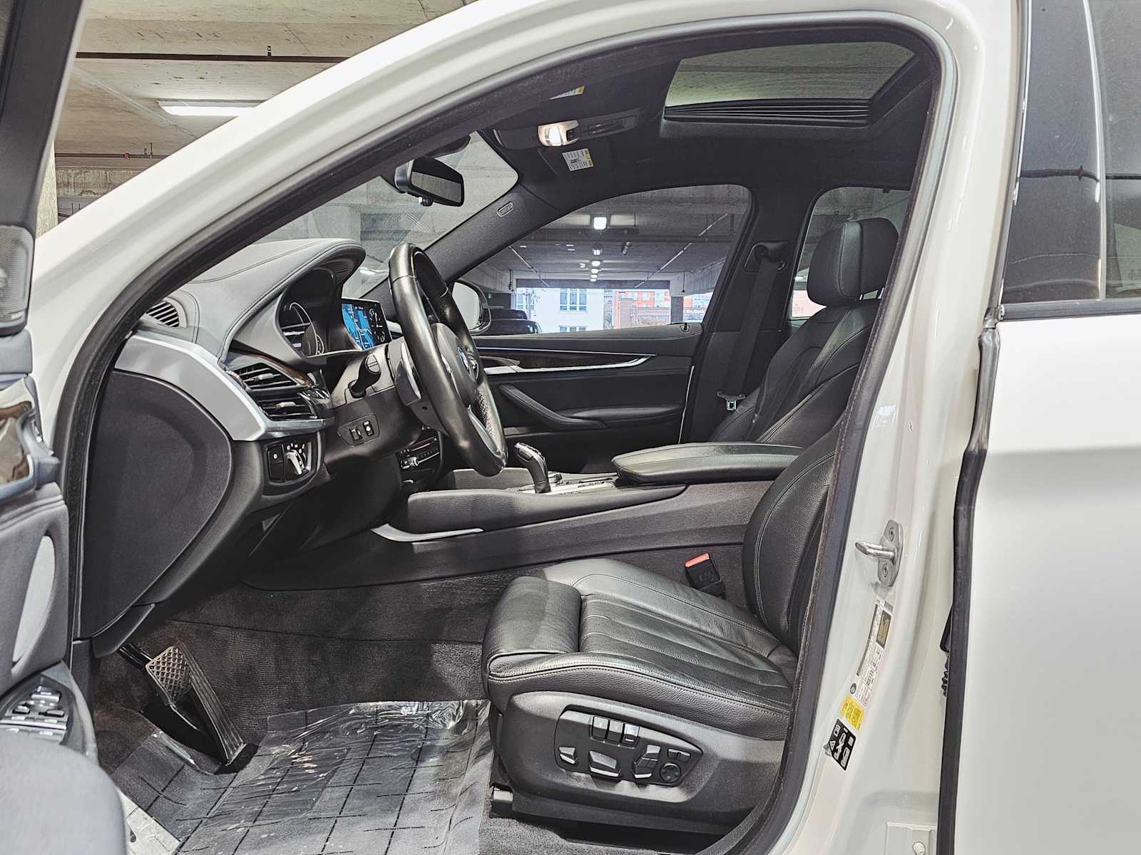 Thumbnail: 2019 BMW X6 - 24