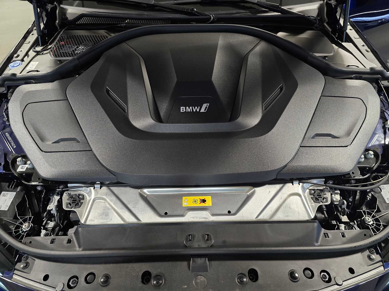 Thumbnail: 2025 BMW i4 - 9