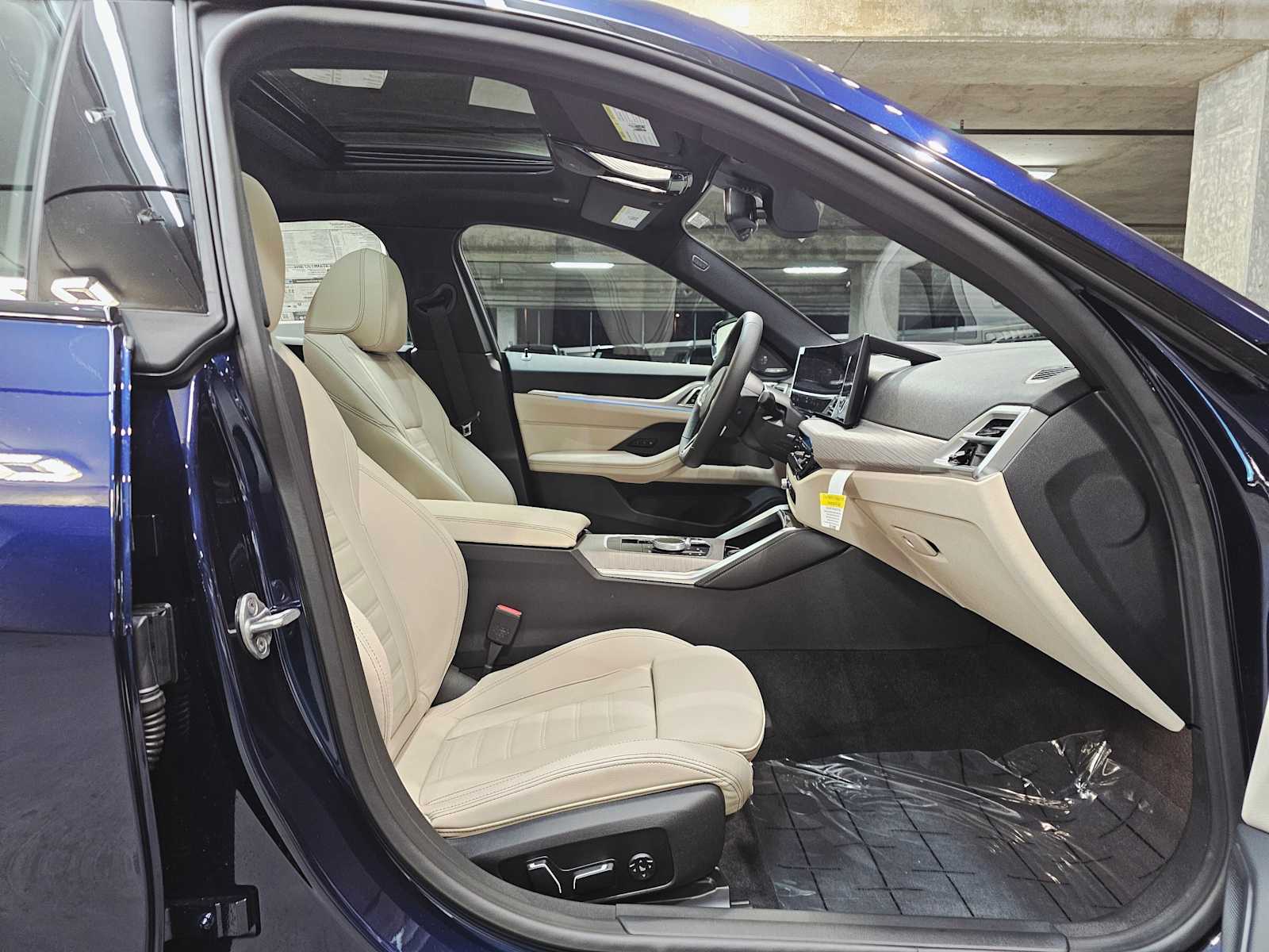 Thumbnail: 2025 BMW i4 - 27