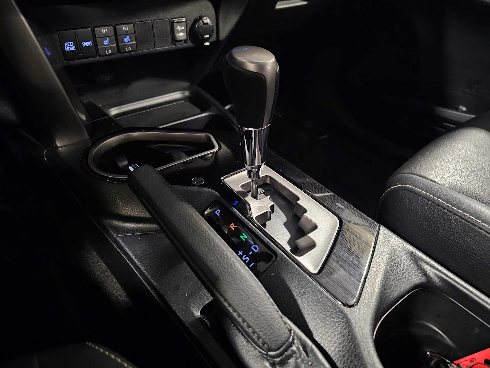 Thumbnail: 2018 Toyota RAV4 - 24