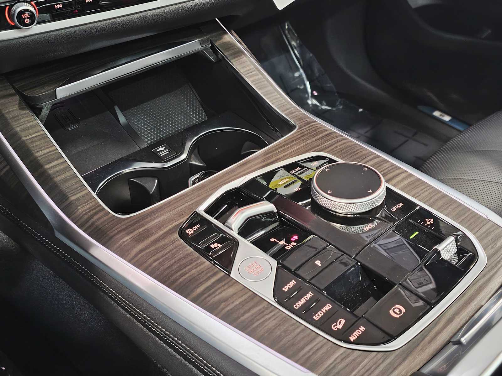 Thumbnail: 2026 BMW X7 - 15