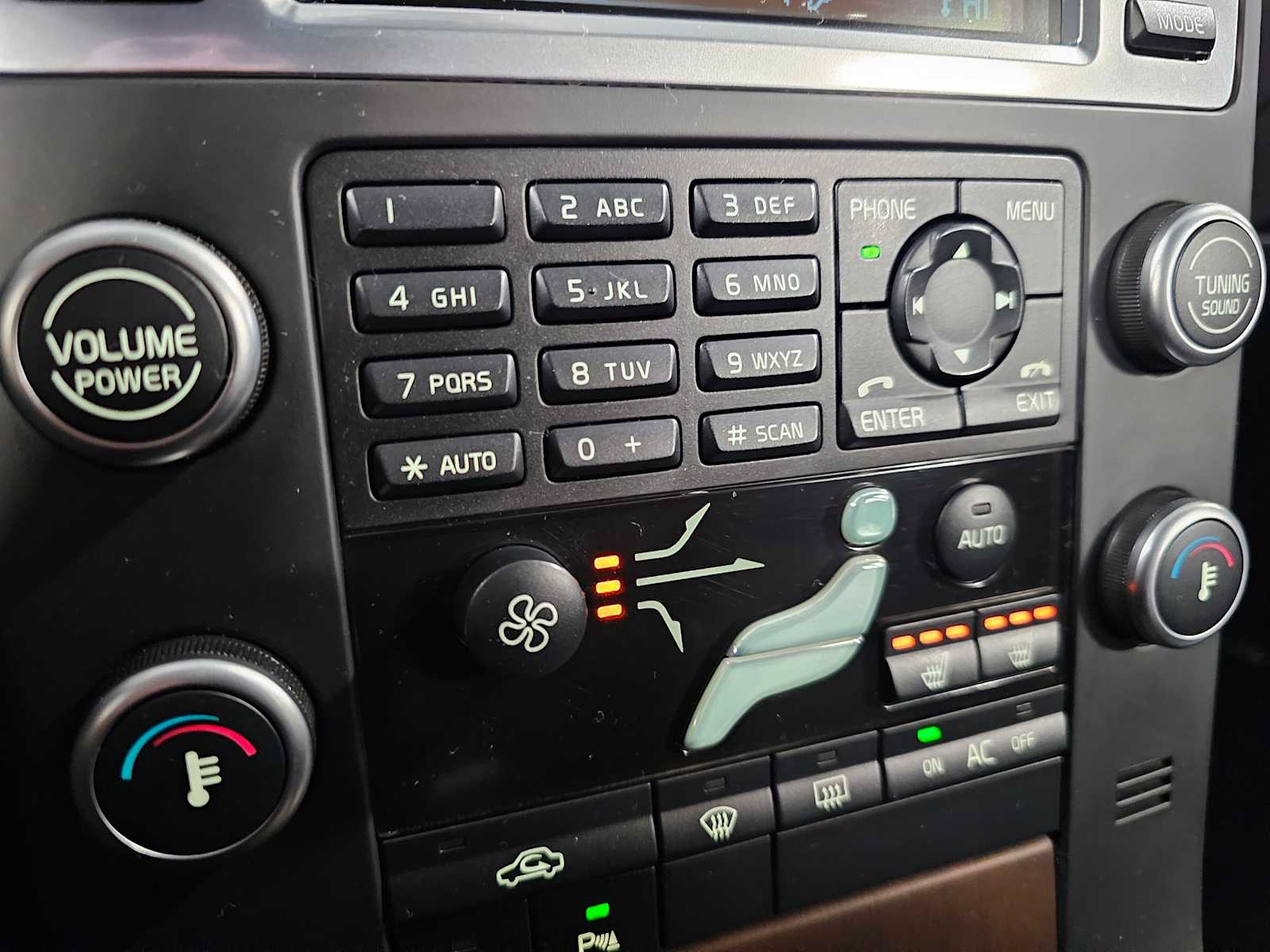 Thumbnail: 2009 Volvo XC70 - 16