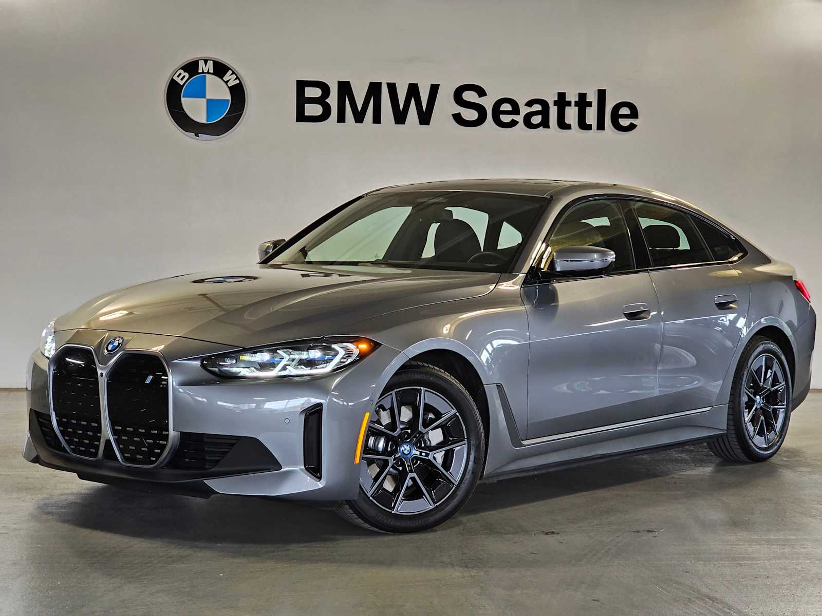 Thumbnail: 2023 BMW i4 - 1