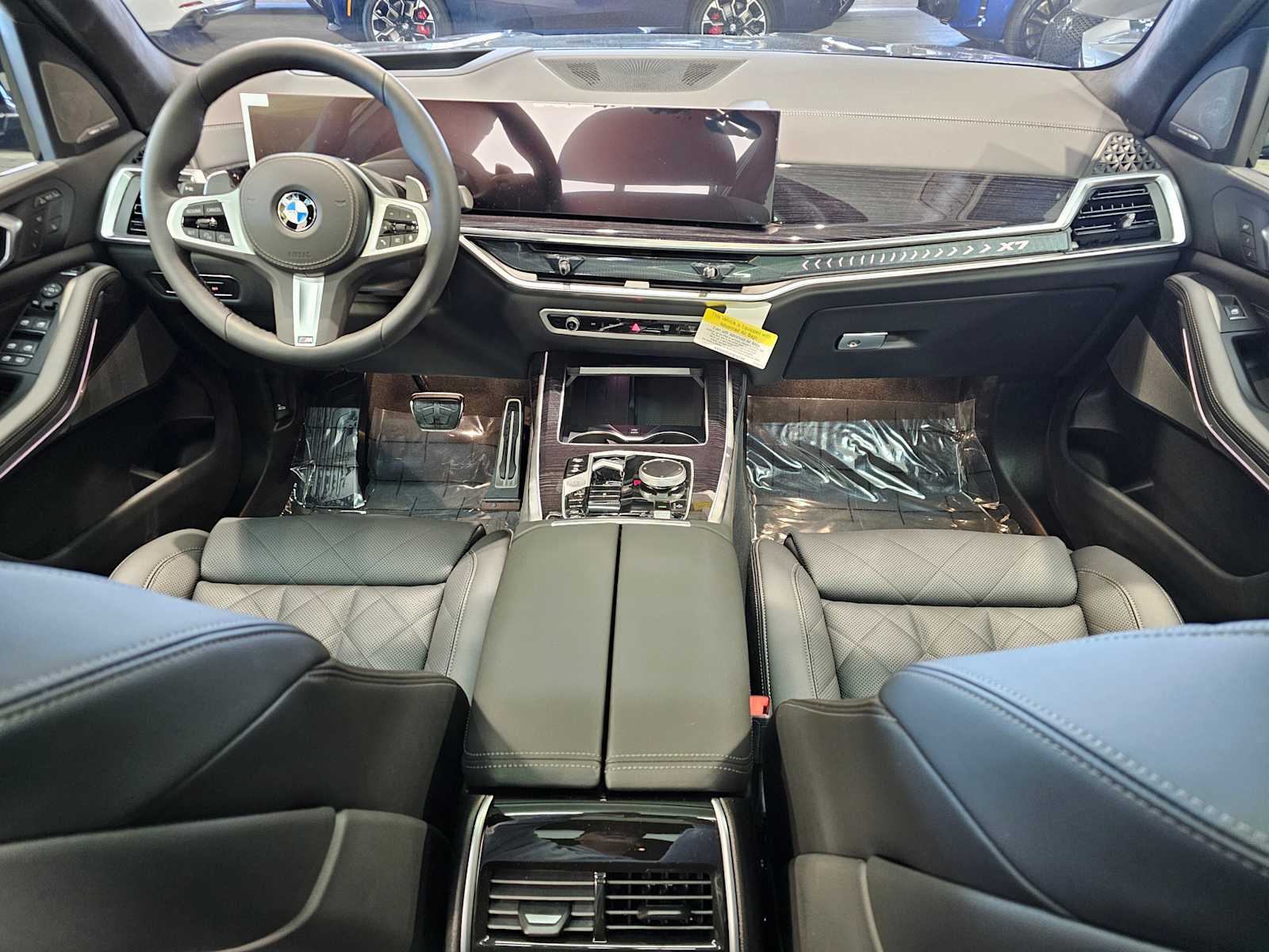 Thumbnail: 2026 BMW X7 - 10